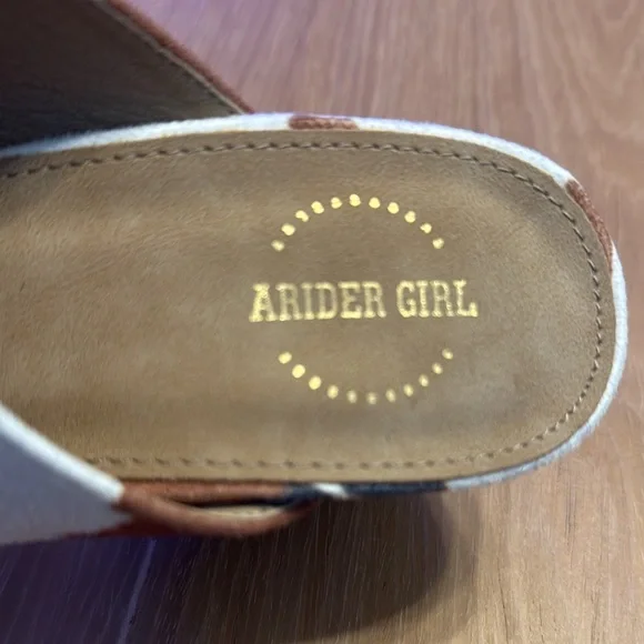 ARIDER GIRL Cow Print Mules Size 8 - Picture 3 of 11